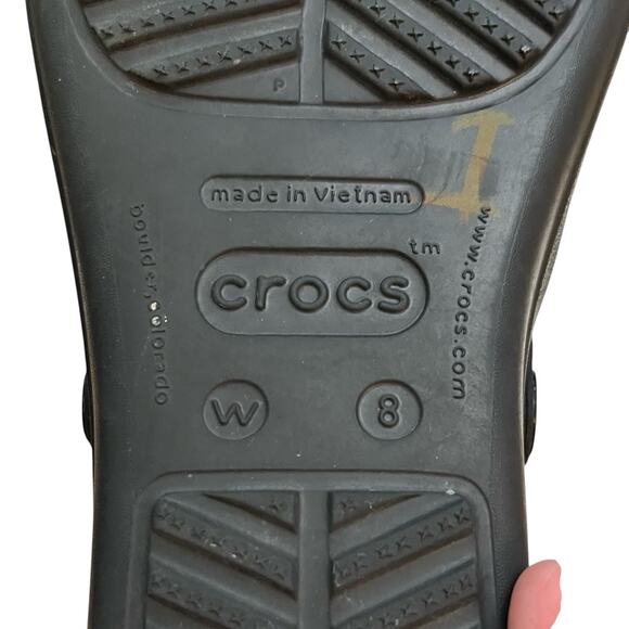 Crocs Sanrah Wedge Sandals 8 Black Hammered Circle Medallion Comfort Flip Flop - Picture 6 of 7